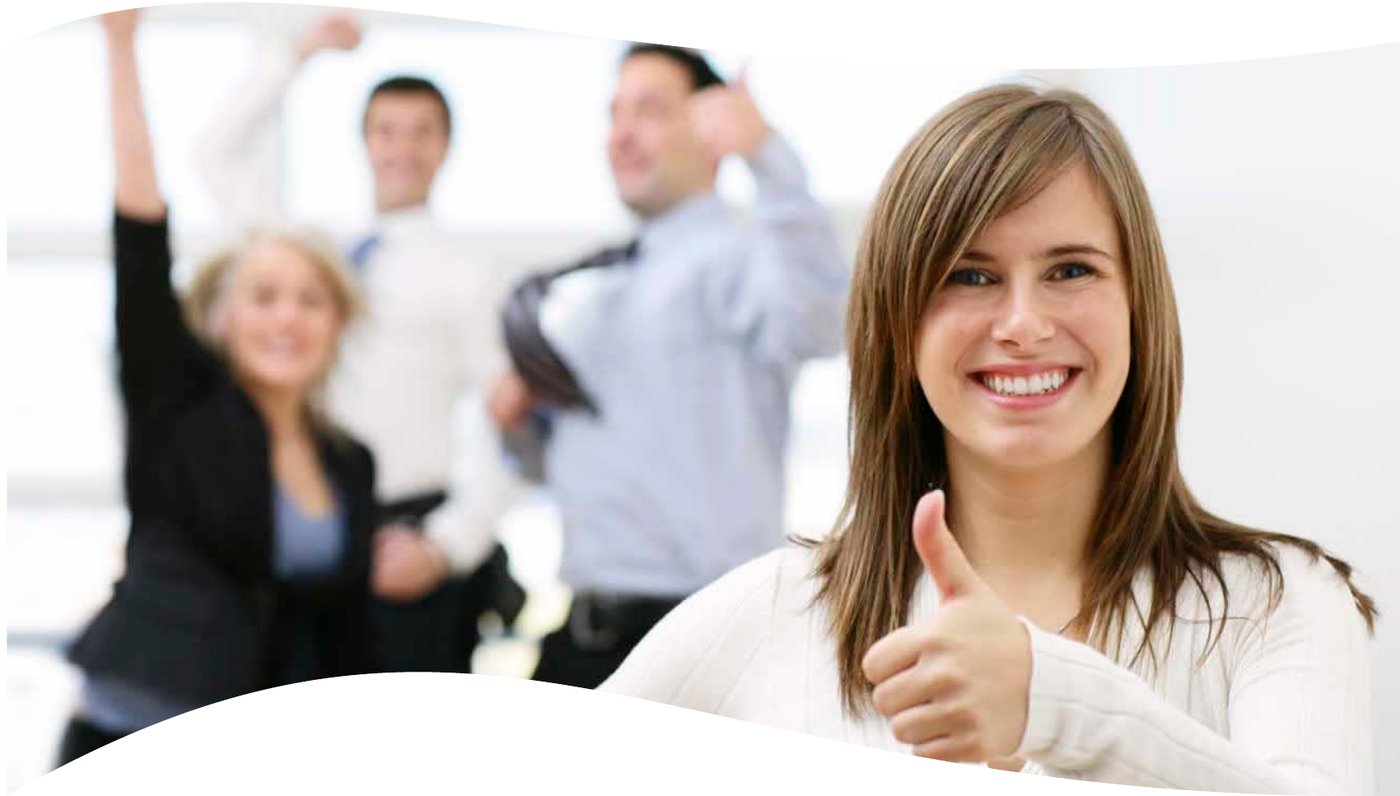 Grupo de profesionales celebrando un resultado positivo